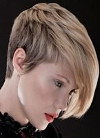 fryzury krótkie włosy blond , galeria zdjęć numer zdjęcia z fryzurką dla kobiet to:  115